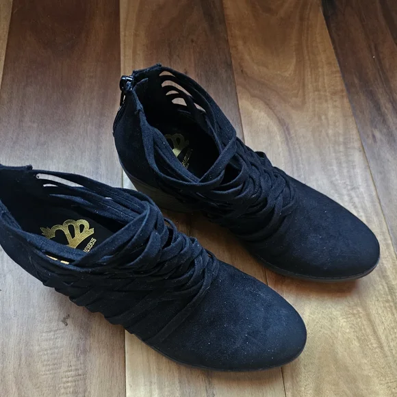 Fergalicious Black Criss Cross Ankle Boots Size 6 - Picture 3 of 6